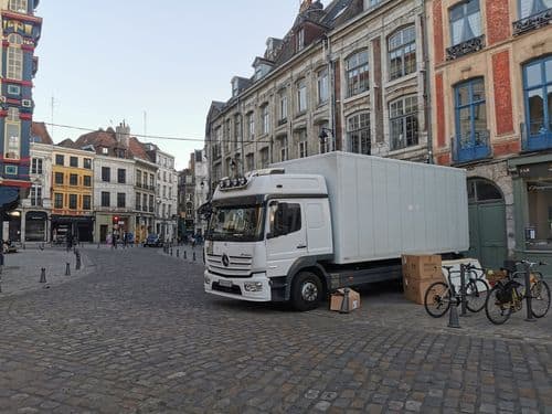 Last collection in Lille, FR then off to Calais ⛴️ See you back at the warehouse later 👋